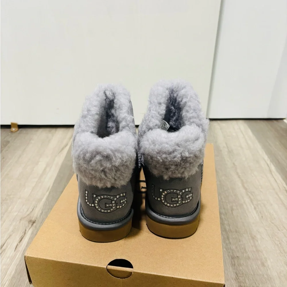 Grey Ugg boots - Picture 2 of 5